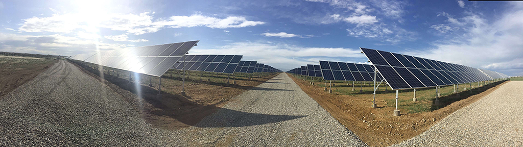 北京能高青海共和10MWp項目成功并網(圖1) 北京能高青海共和10MWp項目成功并網(圖1)