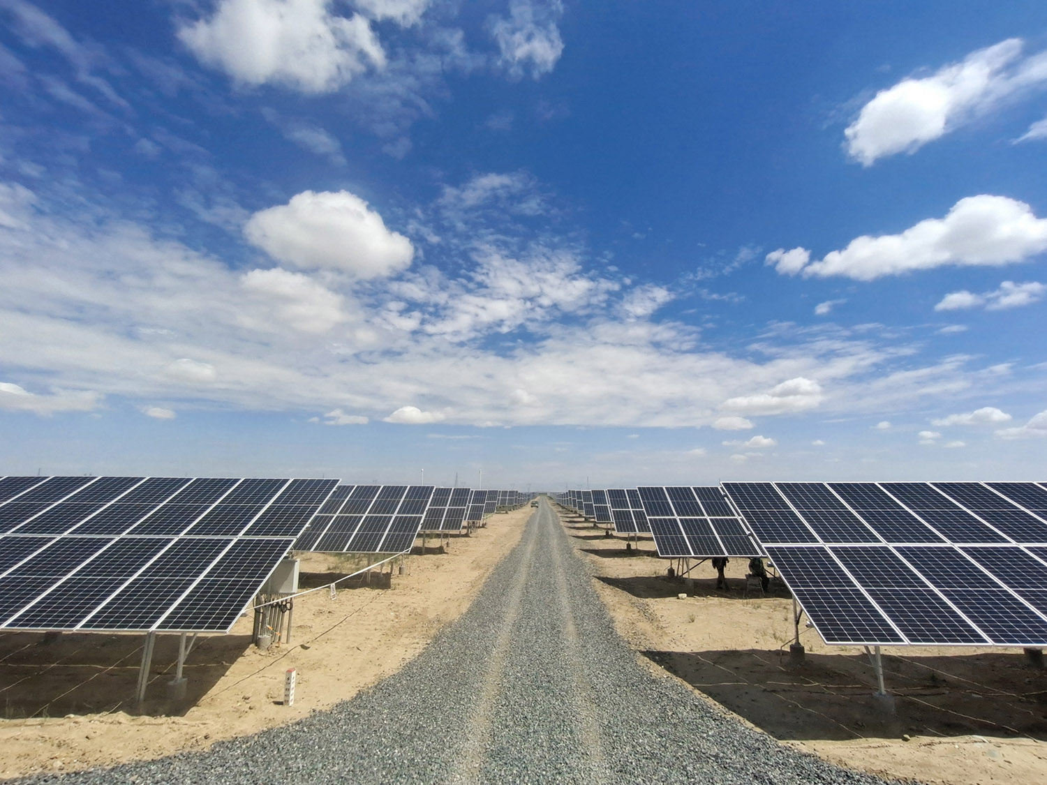 喜訊：能高公司承建100MW光伏發電項目實現全容量并網！(圖2)